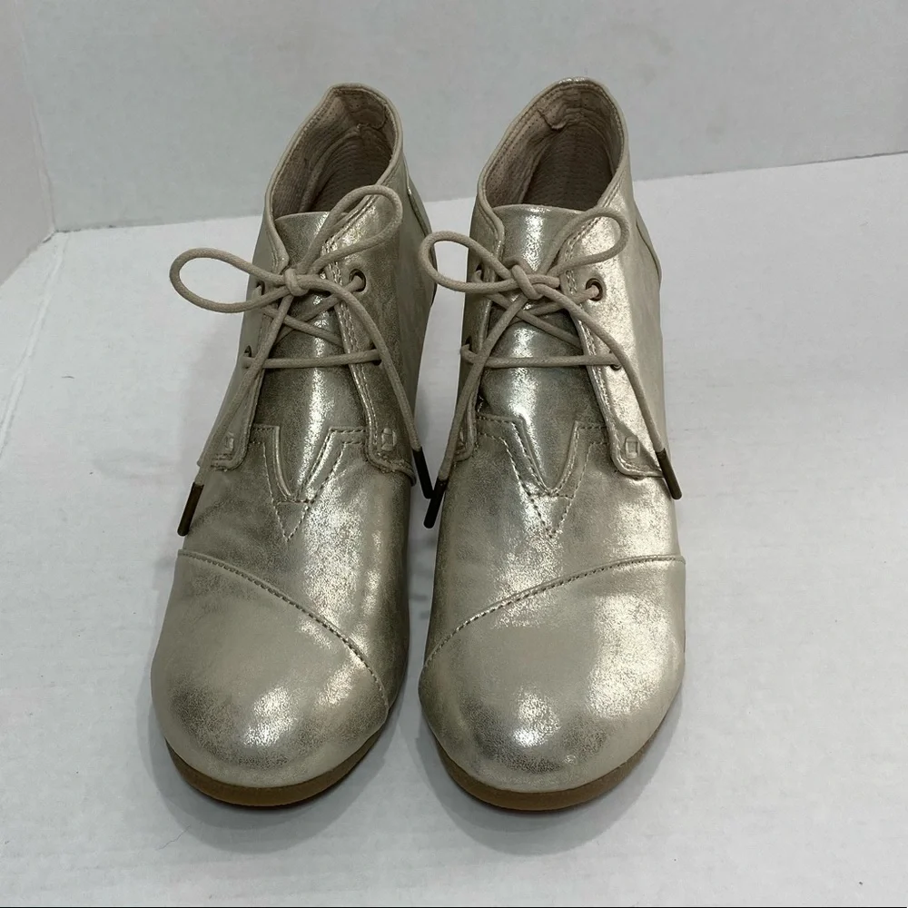TOMS Desert Wedge White Gold Metallic Shoes size W 10